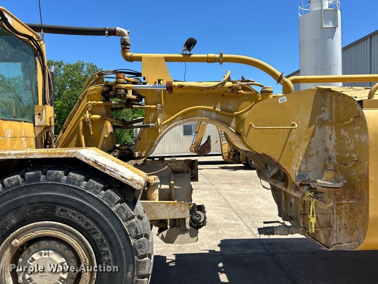 image for item FC2630 1986 Caterpillar 613C water wagon