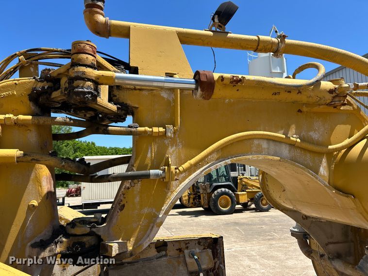image for item FC2630 1986 Caterpillar 613C water wagon