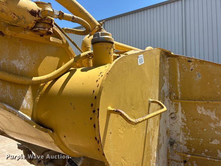 image for item FC2630 1986 Caterpillar 613C water wagon