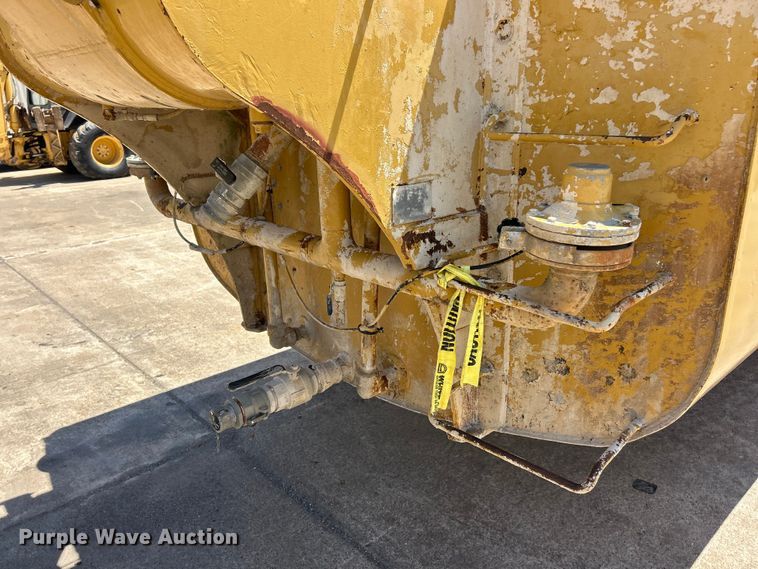 image for item FC2630 1986 Caterpillar 613C water wagon