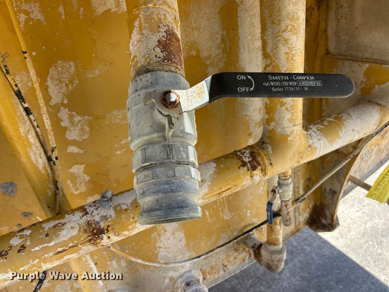 image for item FC2630 1986 Caterpillar 613C water wagon