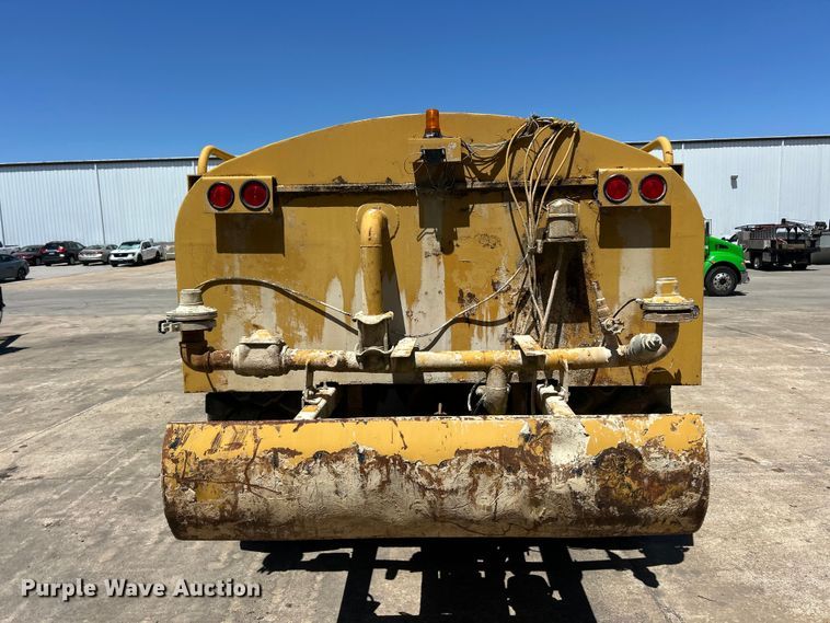 image for item FC2630 1986 Caterpillar 613C water wagon