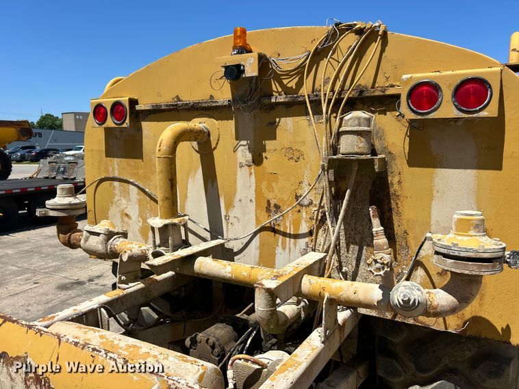 image for item FC2630 1986 Caterpillar 613C water wagon