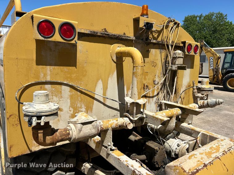 image for item FC2630 1986 Caterpillar 613C water wagon