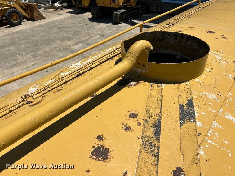 image for item FC2630 1986 Caterpillar 613C water wagon