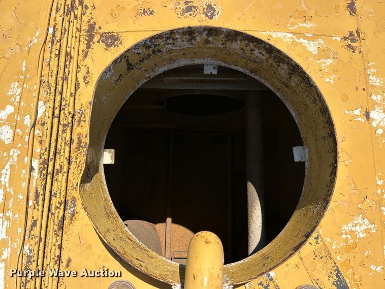 image for item FC2630 1986 Caterpillar 613C water wagon