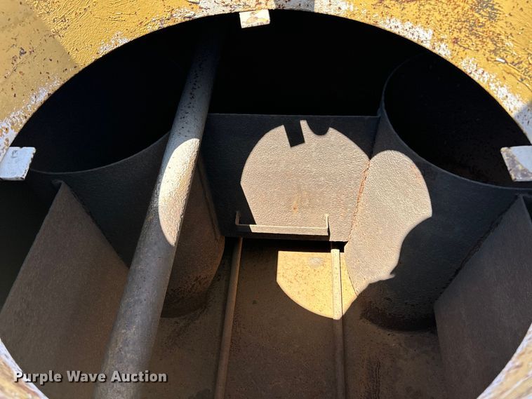 image for item FC2630 1986 Caterpillar 613C water wagon