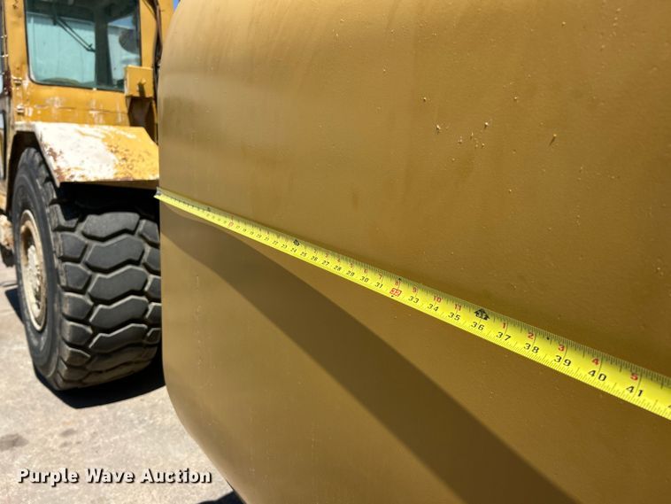image for item FC2630 1986 Caterpillar 613C water wagon