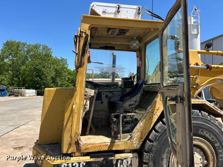 image for item FC2630 1986 Caterpillar 613C water wagon