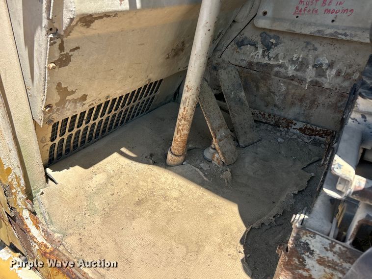 image for item FC2630 1986 Caterpillar 613C water wagon