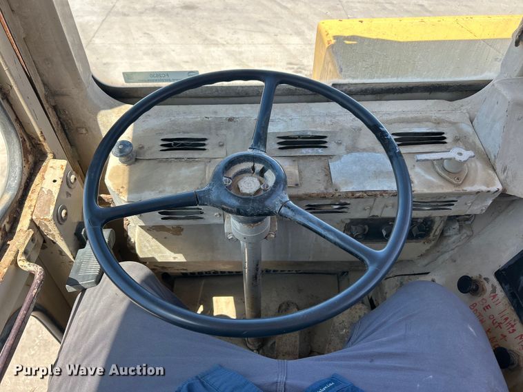 image for item FC2630 1986 Caterpillar 613C water wagon