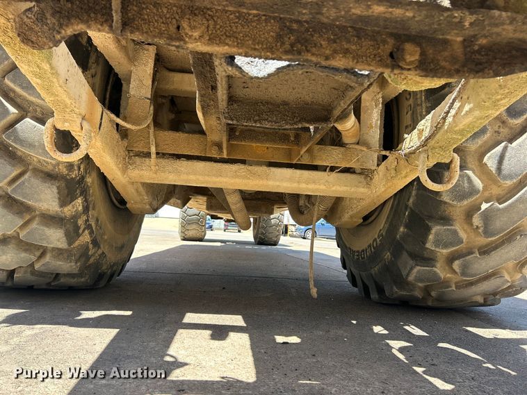 image for item FC2630 1986 Caterpillar 613C water wagon