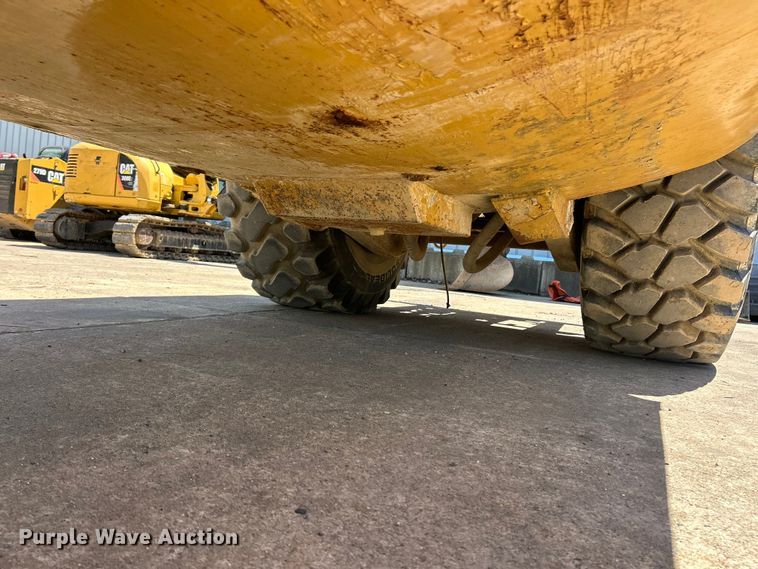 image for item FC2630 1986 Caterpillar 613C water wagon