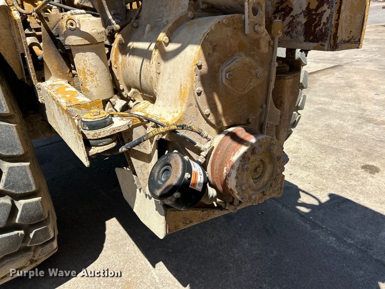 image for item FC2630 1986 Caterpillar 613C water wagon