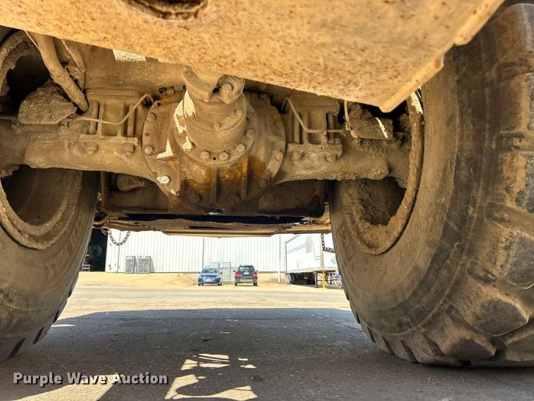 image for item FC2630 1986 Caterpillar 613C water wagon