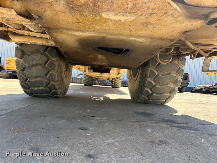image for item FC2630 1986 Caterpillar 613C water wagon
