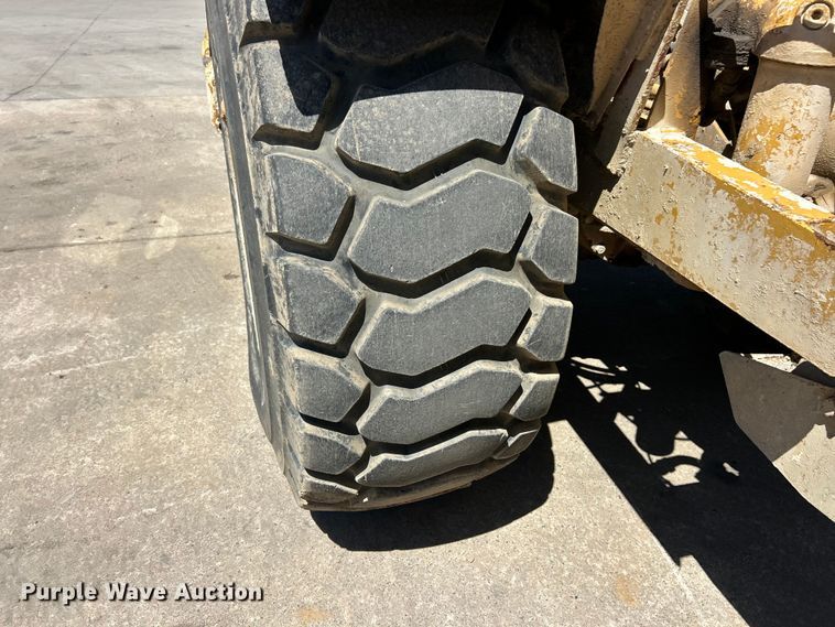 image for item FC2630 1986 Caterpillar 613C water wagon