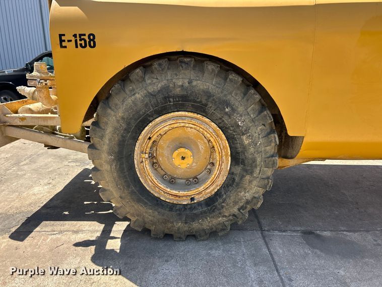 image for item FC2630 1986 Caterpillar 613C water wagon