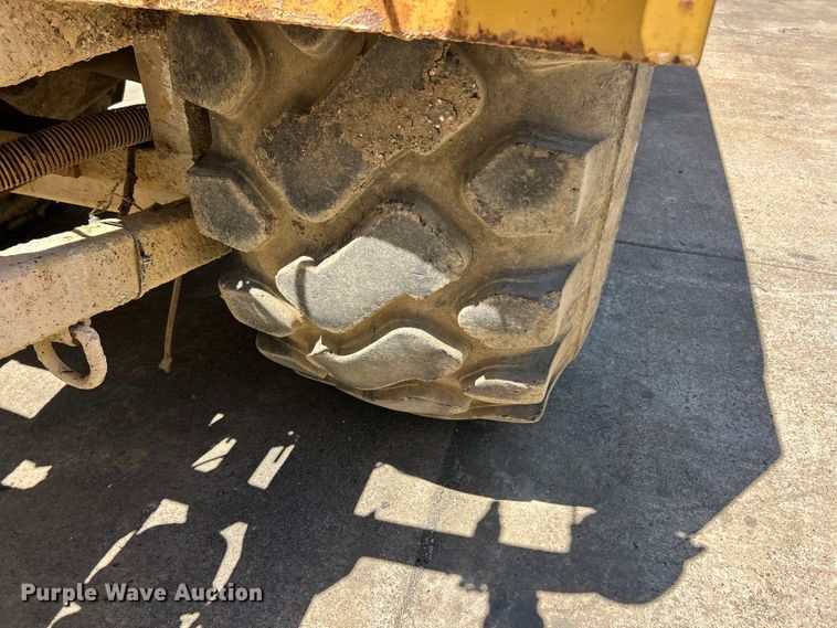image for item FC2630 1986 Caterpillar 613C water wagon