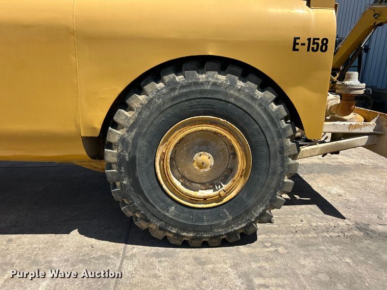 image for item FC2630 1986 Caterpillar 613C water wagon