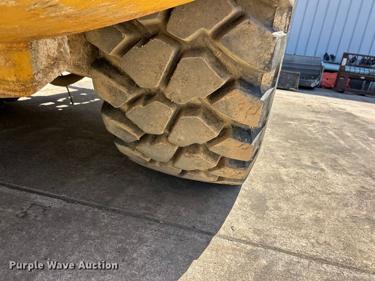 image for item FC2630 1986 Caterpillar 613C water wagon