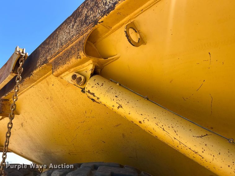 image for item FC2632 2006 Komatsu HM400-2 articulated haul truck