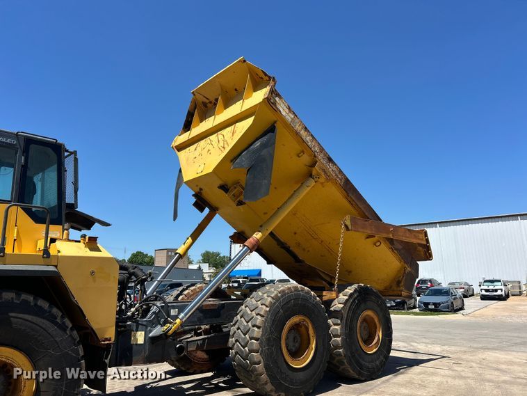 image for item FC2632 2006 Komatsu HM400-2 articulated haul truck