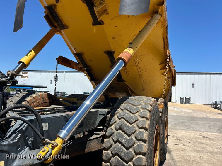 image for item FC2632 2006 Komatsu HM400-2 articulated haul truck