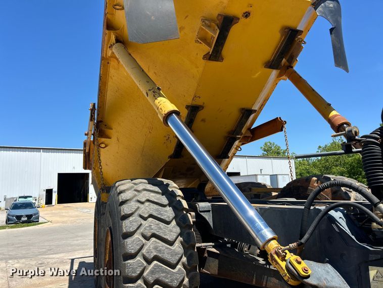 image for item FC2632 2006 Komatsu HM400-2 articulated haul truck
