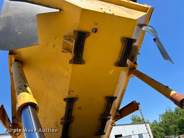 image for item FC2632 2006 Komatsu HM400-2 articulated haul truck