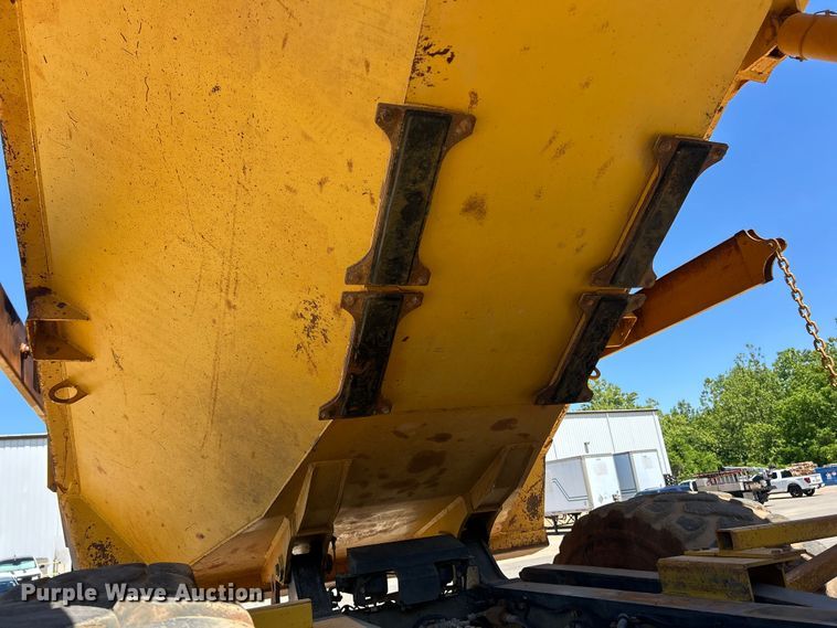 image for item FC2632 2006 Komatsu HM400-2 articulated haul truck