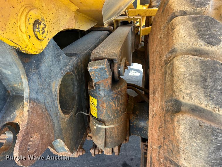 image for item FC2632 2006 Komatsu HM400-2 articulated haul truck