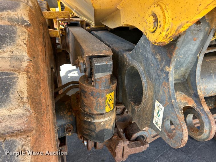 image for item FC2632 2006 Komatsu HM400-2 articulated haul truck