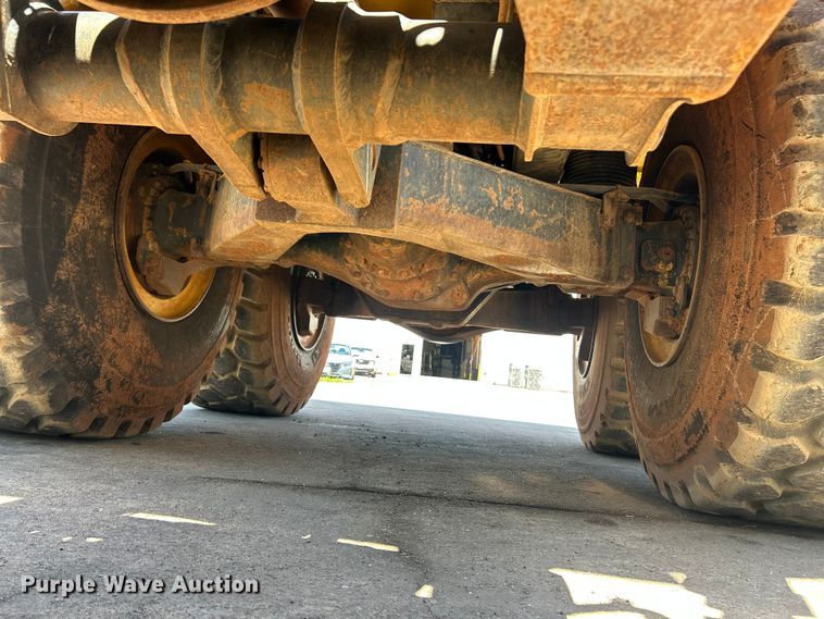 image for item FC2632 2006 Komatsu HM400-2 articulated haul truck
