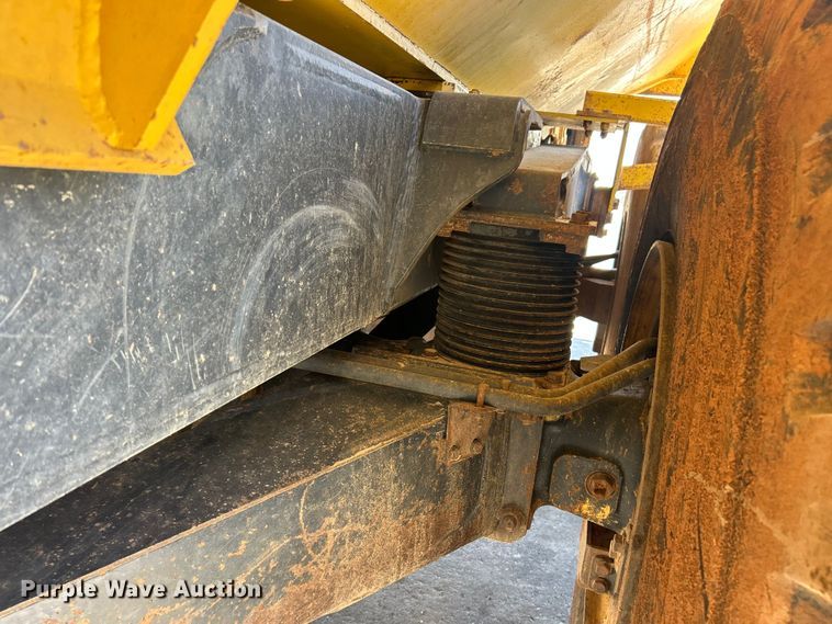 image for item FC2632 2006 Komatsu HM400-2 articulated haul truck