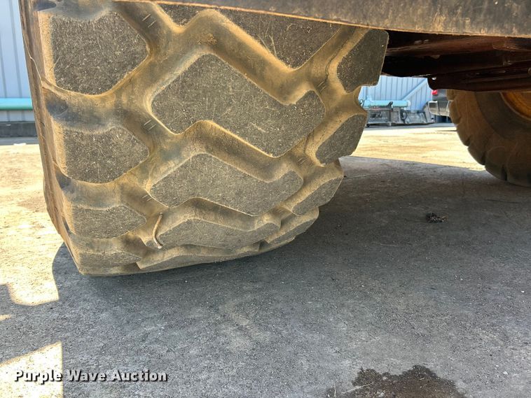 image for item FC2632 2006 Komatsu HM400-2 articulated haul truck