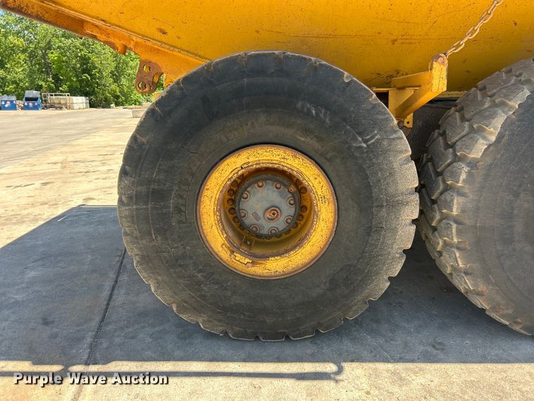 image for item FC2632 2006 Komatsu HM400-2 articulated haul truck