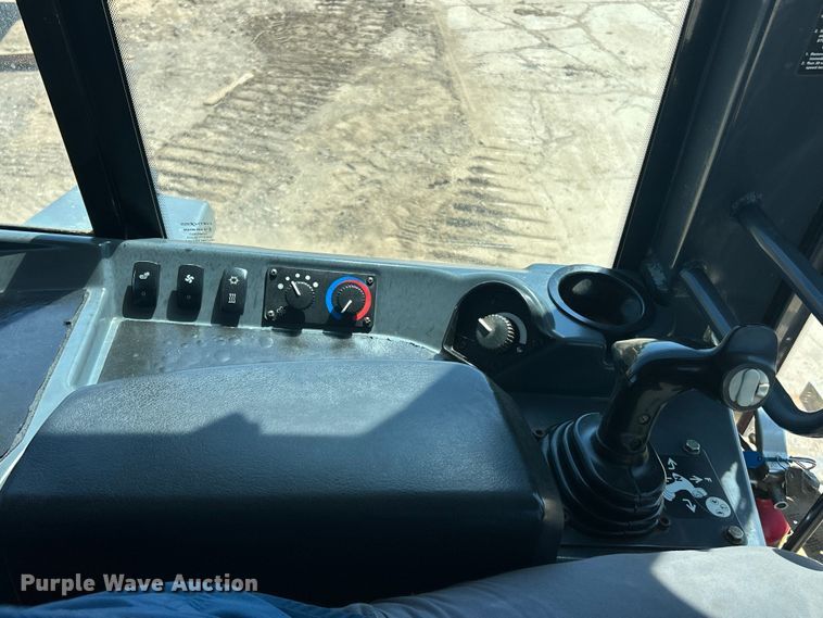 image for item FC2634 2012 John Deere 850K WLT dozer