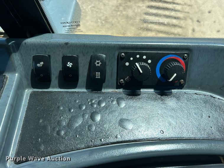 image for item FC2634 2012 John Deere 850K WLT dozer