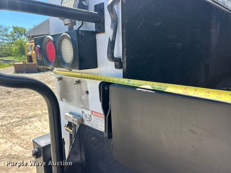 image for item FC2642 2016 Ford F750 Super Duty utility / service truck