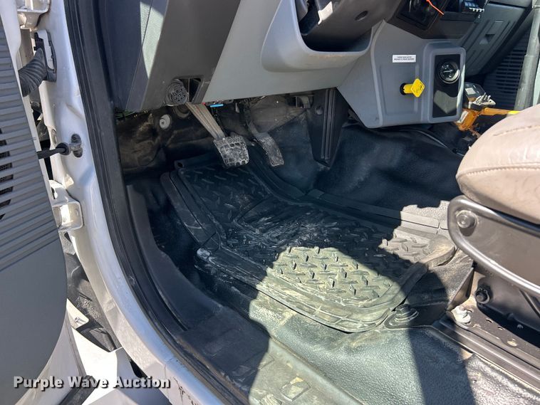 image for item FC2642 2016 Ford F750 Super Duty utility / service truck