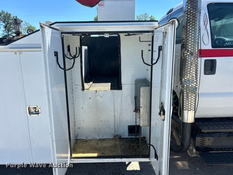 image for item FC2644 2013 Ford F750 XLT Super Duty utility / service truck