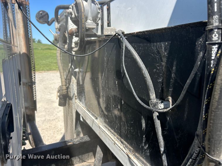 image for item FC2644 2013 Ford F750 XLT Super Duty utility / service truck