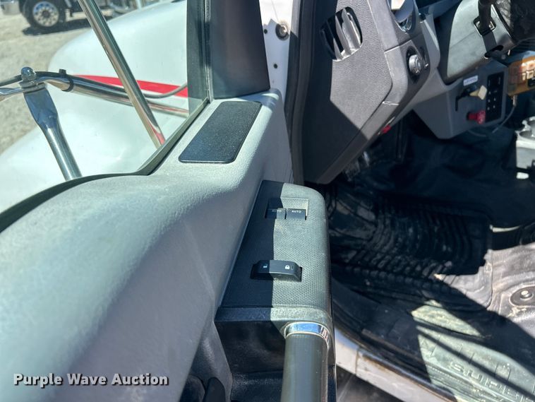 image for item FC2644 2013 Ford F750 XLT Super Duty utility / service truck