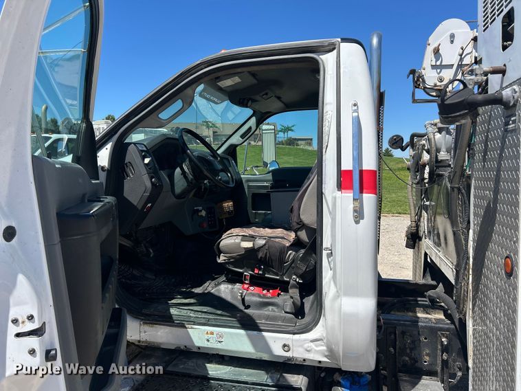 image for item FC2644 2013 Ford F750 XLT Super Duty utility / service truck