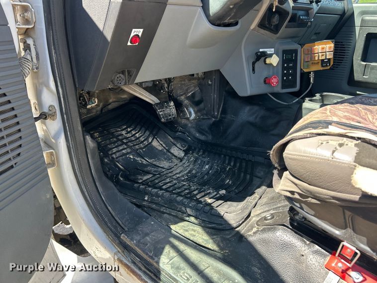 image for item FC2644 2013 Ford F750 XLT Super Duty utility / service truck