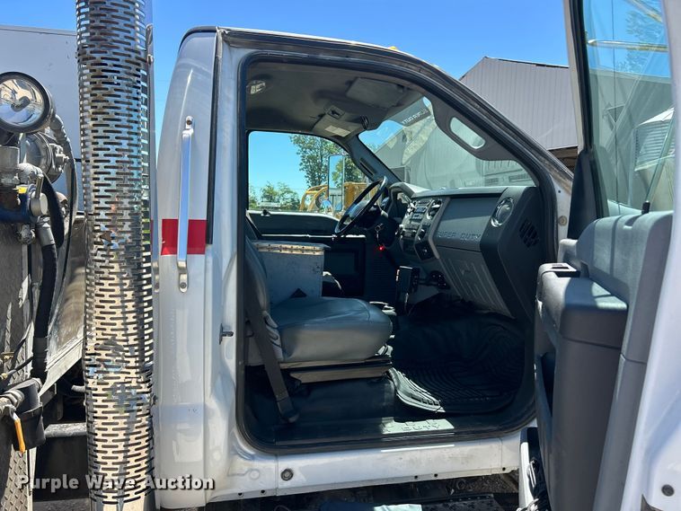 image for item FC2644 2013 Ford F750 XLT Super Duty utility / service truck