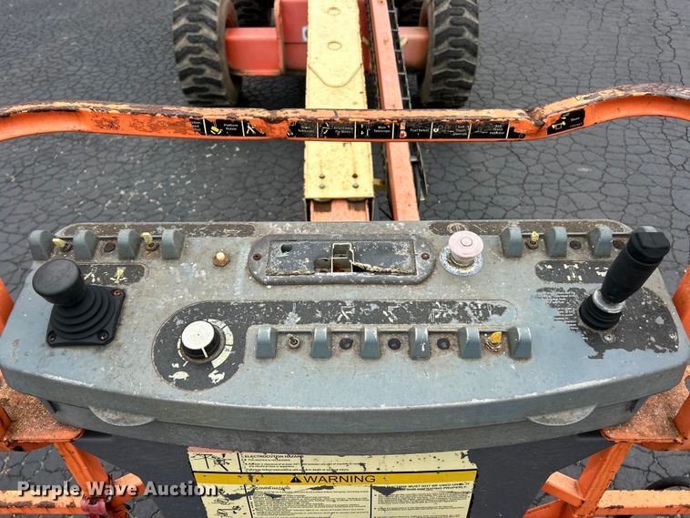 image for item FC2666 2005 JLG 600S boom lift
