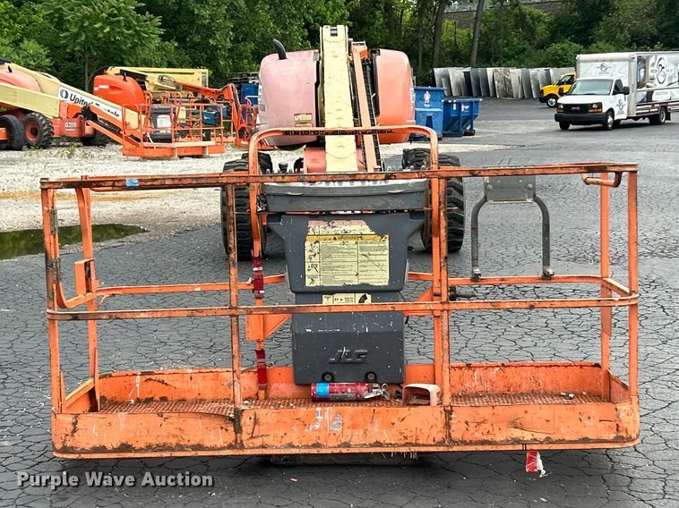 image for item FC2667 2005 JLG 660SJ boom lift