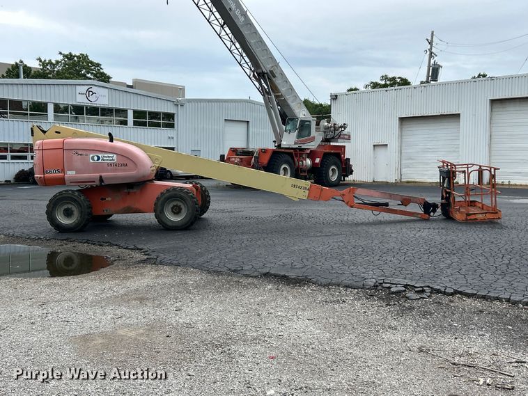 image for item FC2667 2005 JLG 660SJ boom lift